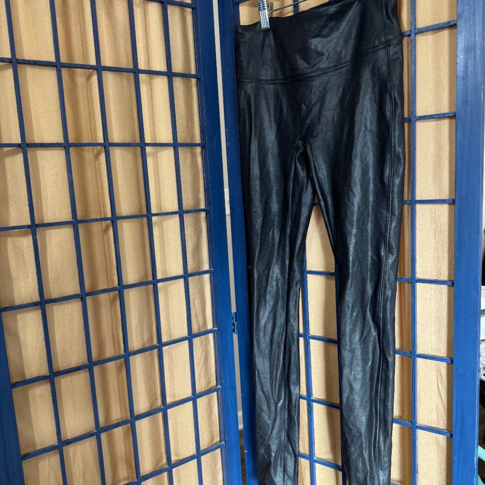 Spanx Faux Leather Leggings Black Size Small Petite SP Authentic EUC - Picture 6 of 6